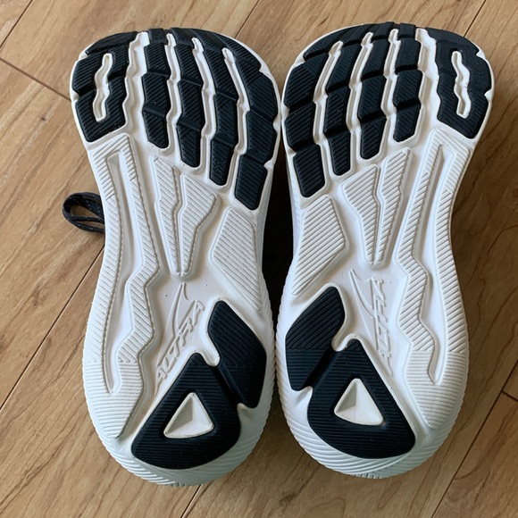 Altra W Experience Flow Black and White  Running Shoes - Picture 13 of 14